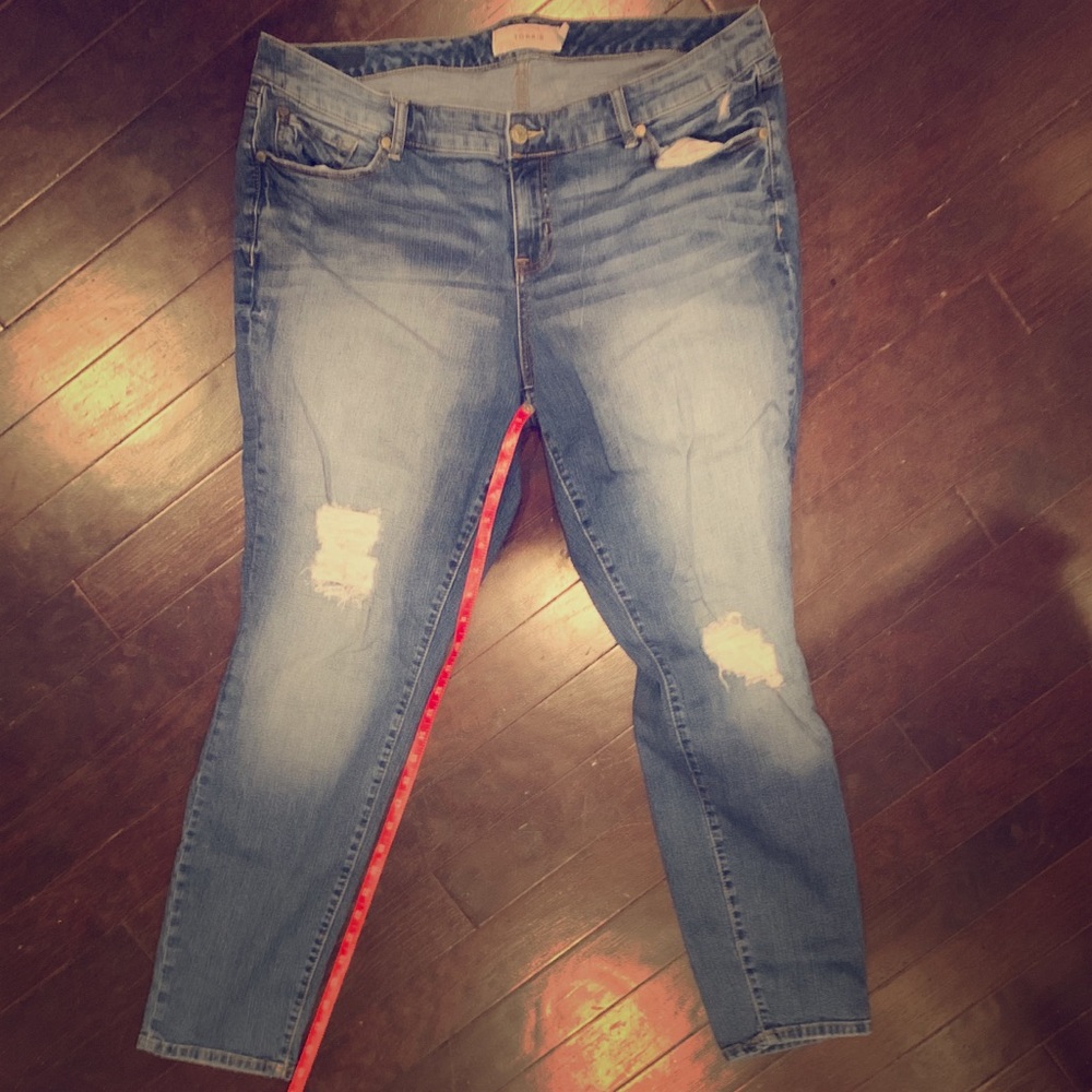 EUC torrid distressed jeans